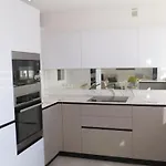 Palais De La 233 * Сент-Максім