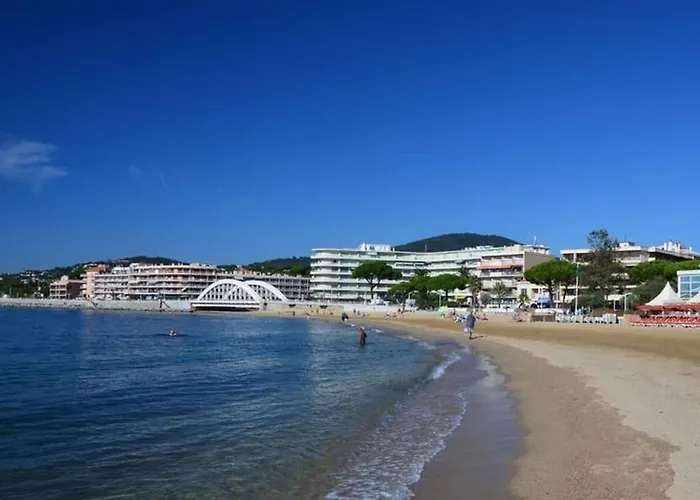 Palais De La 233 * 圣马克西姆